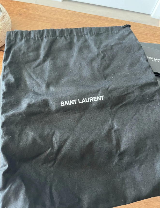 YSL SAINT LAURENT Le 5 A 7 mini hobo in black patent leather